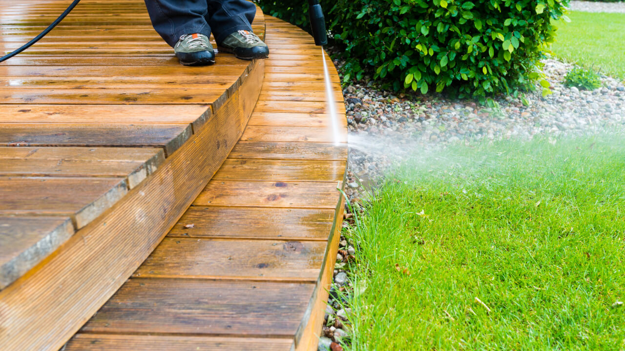 Eco-friendly comprehensive power and soft washing services